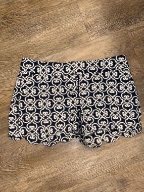 crown & ivy Navy and White Scallop-Hem Patterned High-Rise Shorts